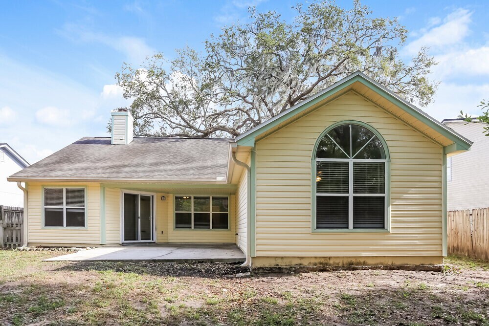 Building Photo - 12755 Serenade Cir N