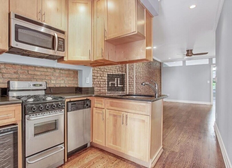 Building Photo - East 10th Street