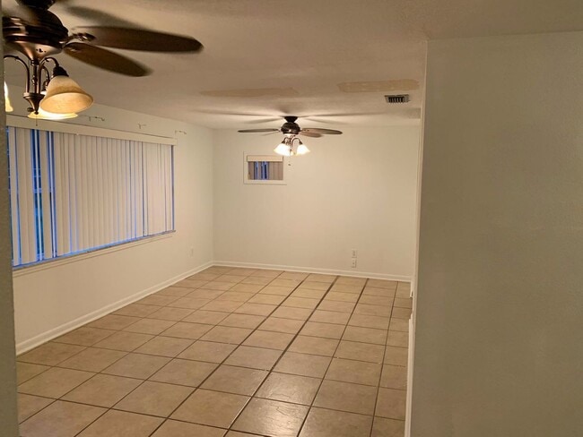 Building Photo - Available NOW ! - Single Family House in Orlando