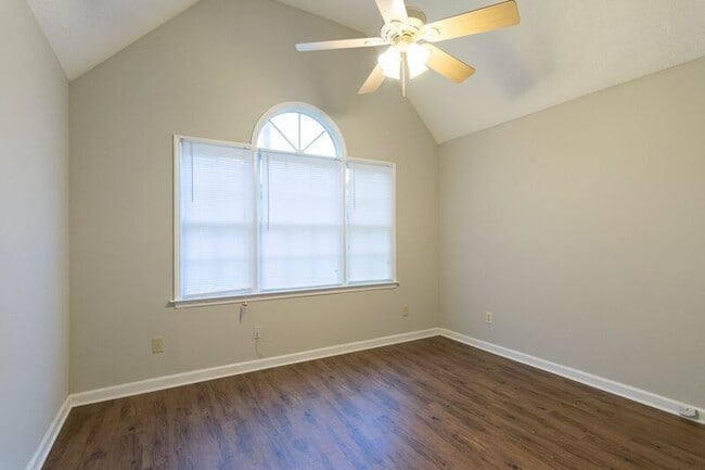 Building Photo - 150 Onyx Pl