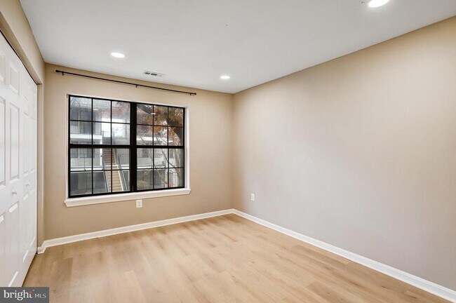 Building Photo - 1603 Carriage House Terrace