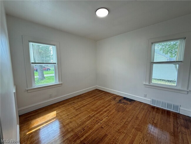 Building Photo - 4162 W 140th St