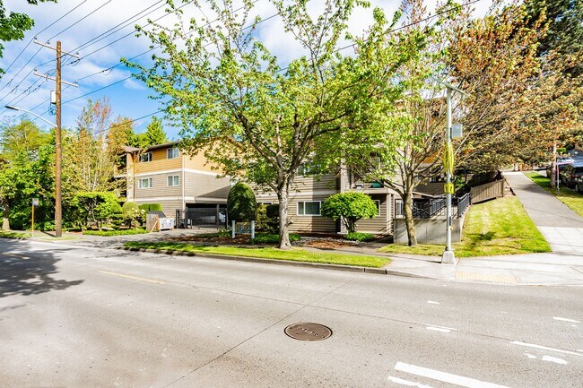 Building Photo - Chen Apartments