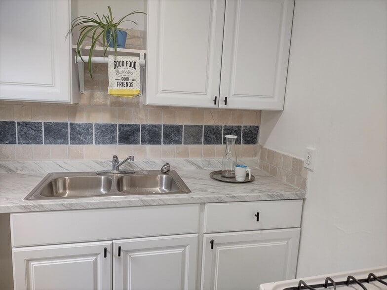 Kitchen - 202 N Florence St