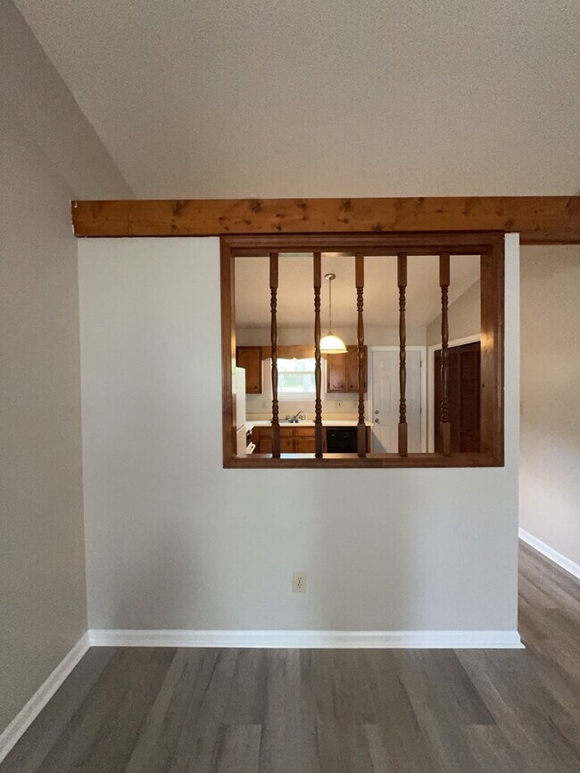 Building Photo - 233 Easy St