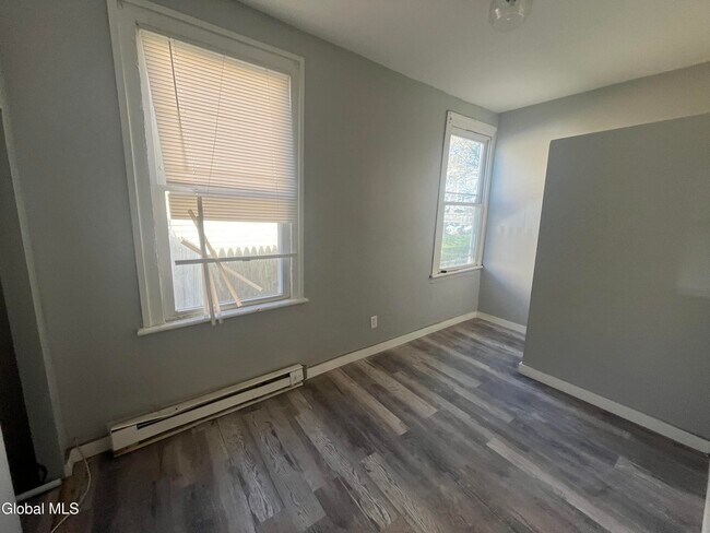 Building Photo - 508 2nd St