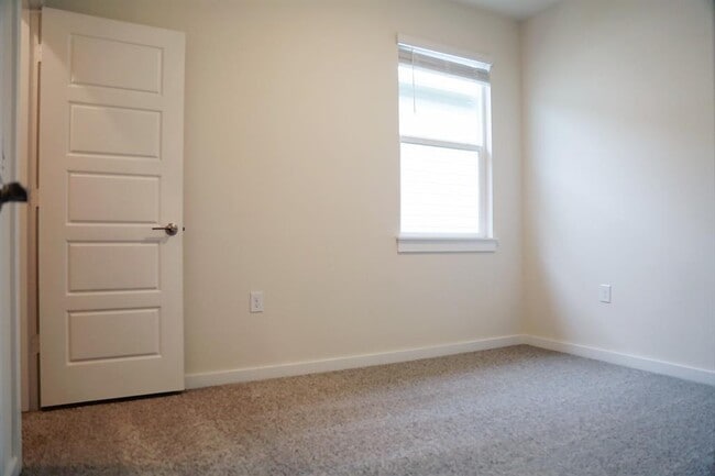 Building Photo - 14012 Lubeck Dr