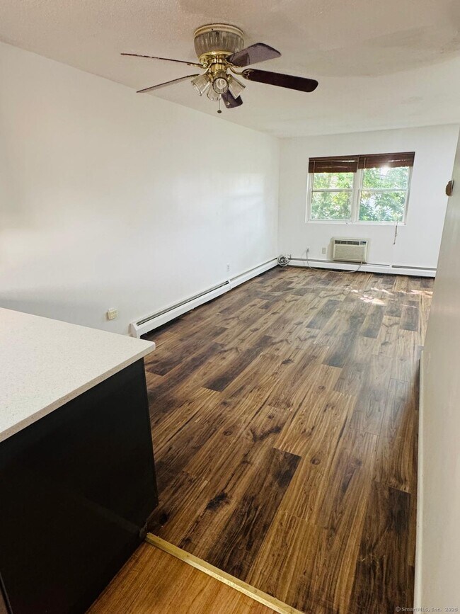 Building Photo - 374 Halley Ave