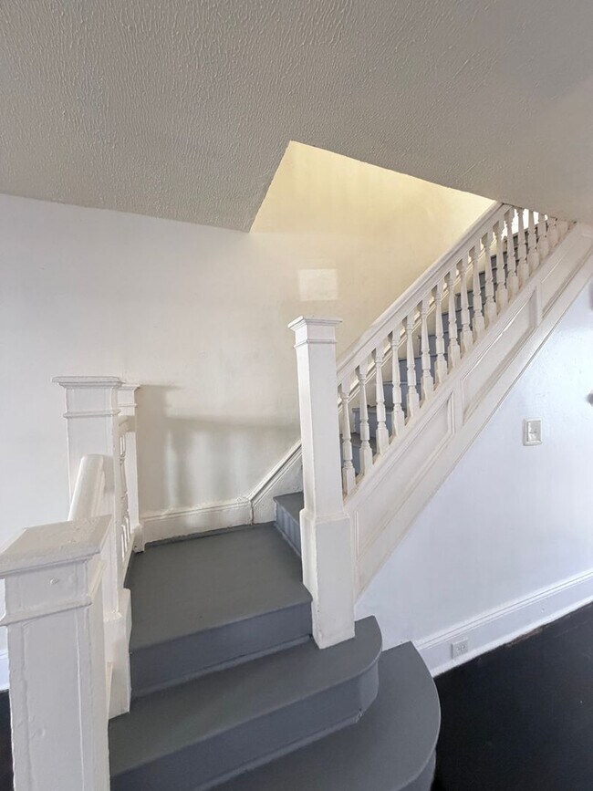 Building Photo - 163 Hoffman Ave