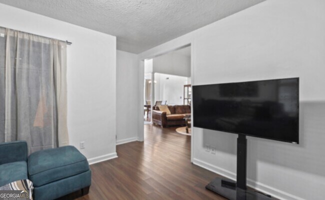 Building Photo - 3213 Stonemill Dr