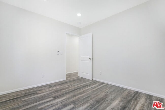 Building Photo - 1722 N Ave 45