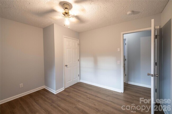 Building Photo - 420 Eastover Ave