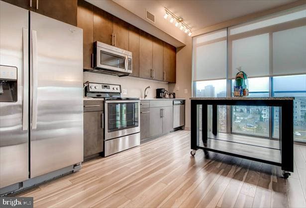 Building Photo - 8231 Crestwood Heights Dr