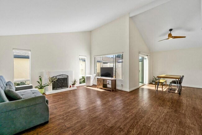Building Photo - 616 Kumquat Way