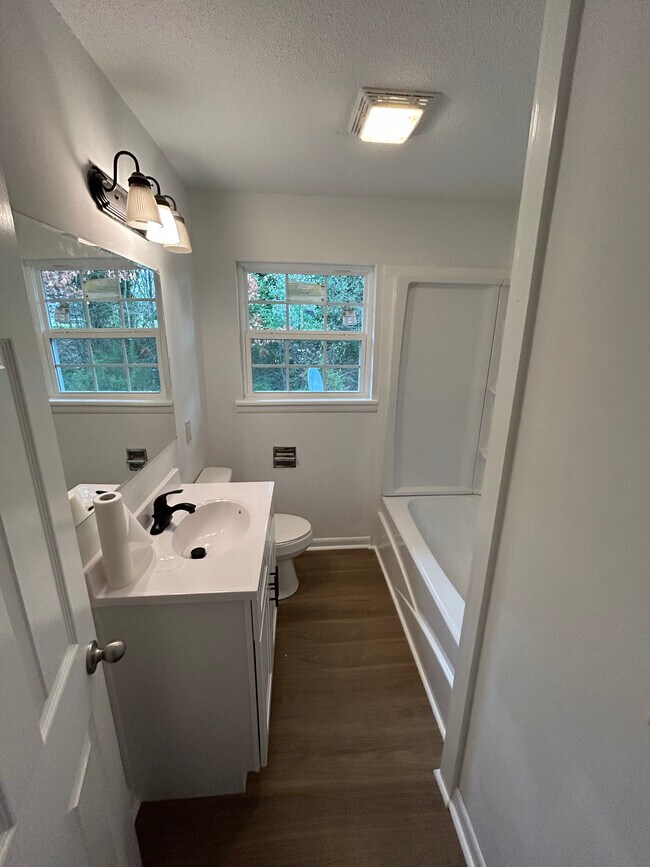 Building Photo - 2910 Vista Dr NW