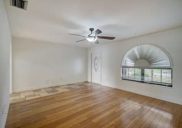 Building Photo - 1029 SE 18th Pl