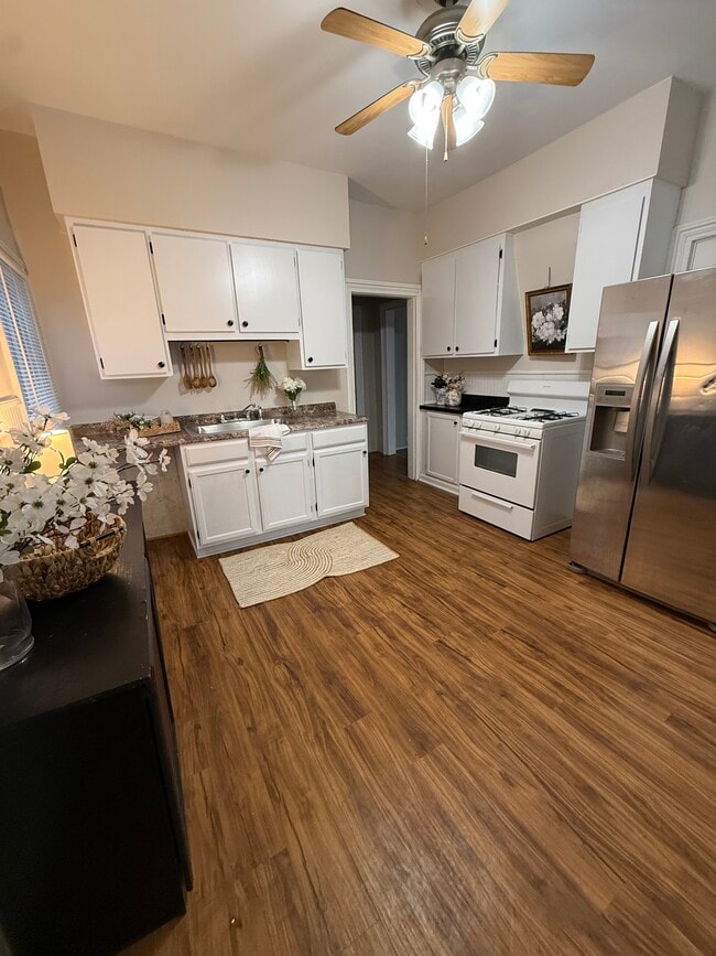 Building Photo - 522 Fleming St