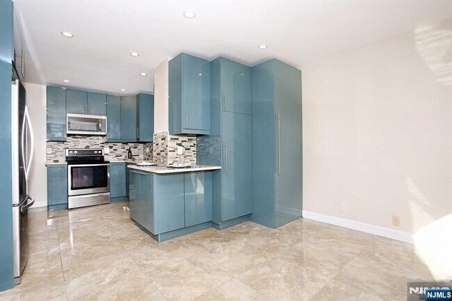 Building Photo - 7-09-9 Campbell Rd