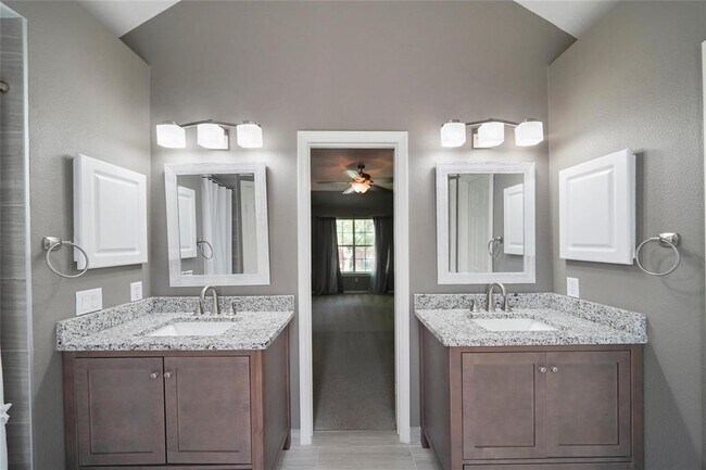 Building Photo - 4426 Echo Falls Dr