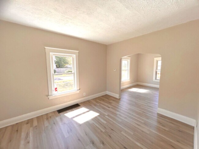 Building Photo - 3 Bed 1 Bath