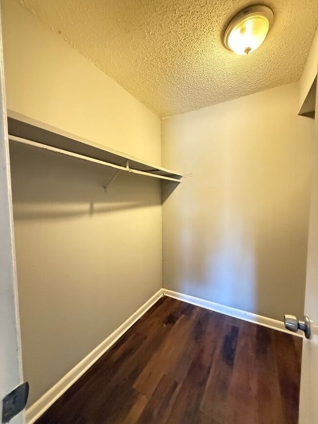 Building Photo - 1 Bed/ 1 Bath Condo!  Harding / Southern Hills Area!  Pets ok!