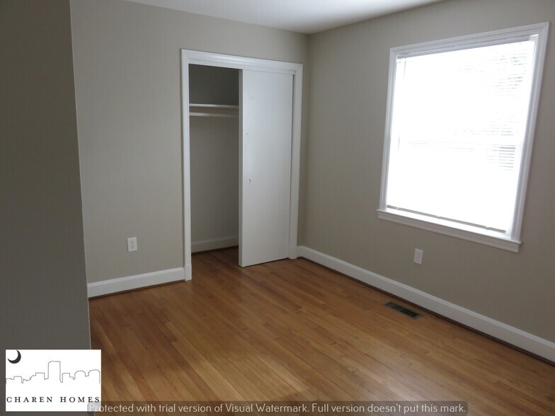 Building Photo - 1909 S Battery Dr