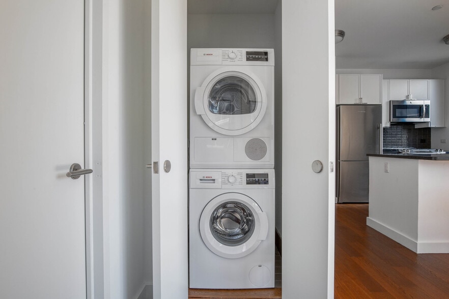 Building Photo - 435 W 31st St