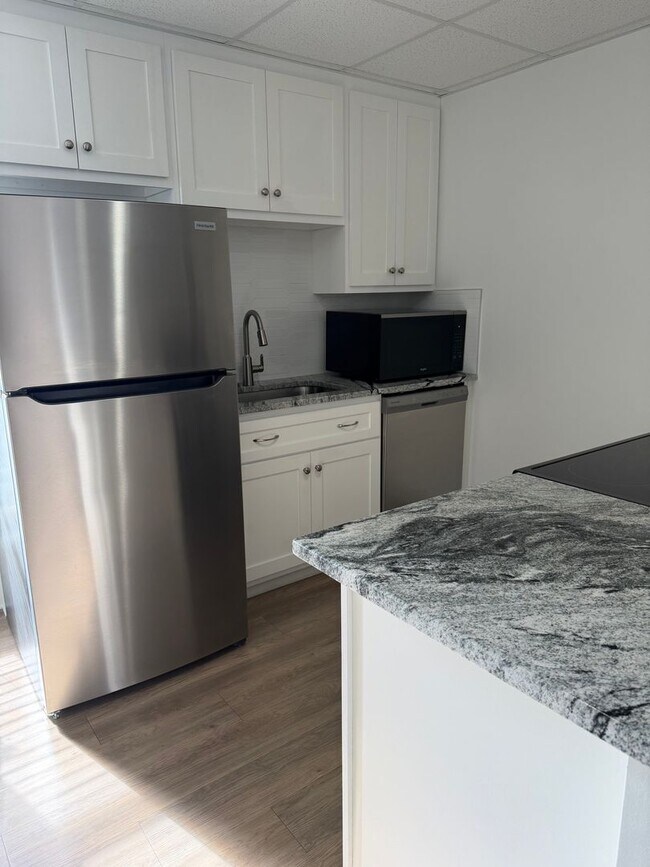 Building Photo - 400 Gallatin Ave