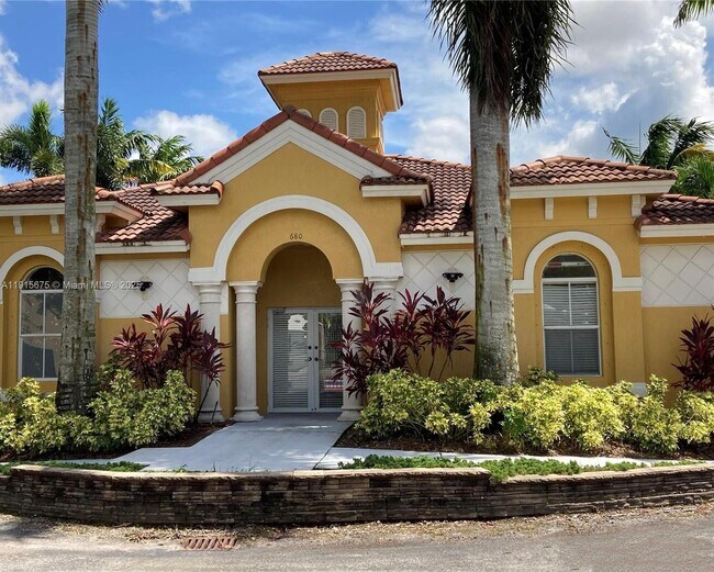 Building Photo - 761 SE 2nd St