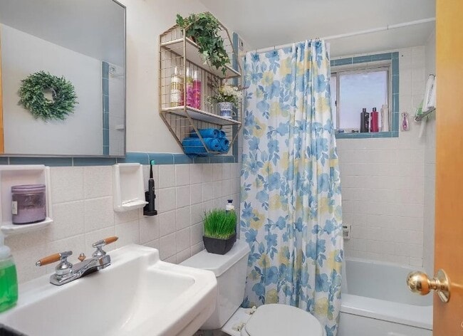 Building Photo - 3178 Blueacres Dr