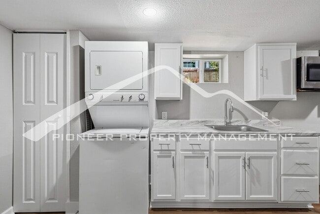 Building Photo - Spacious Home with 2 Kitchens and Central AC