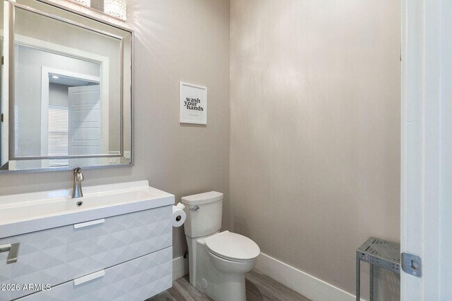 Building Photo - 2252 E South Mountain Ave