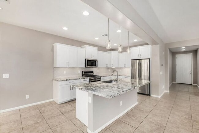 Building Photo - Beautiful Gilbert home located in the desirable Windhaven community!
