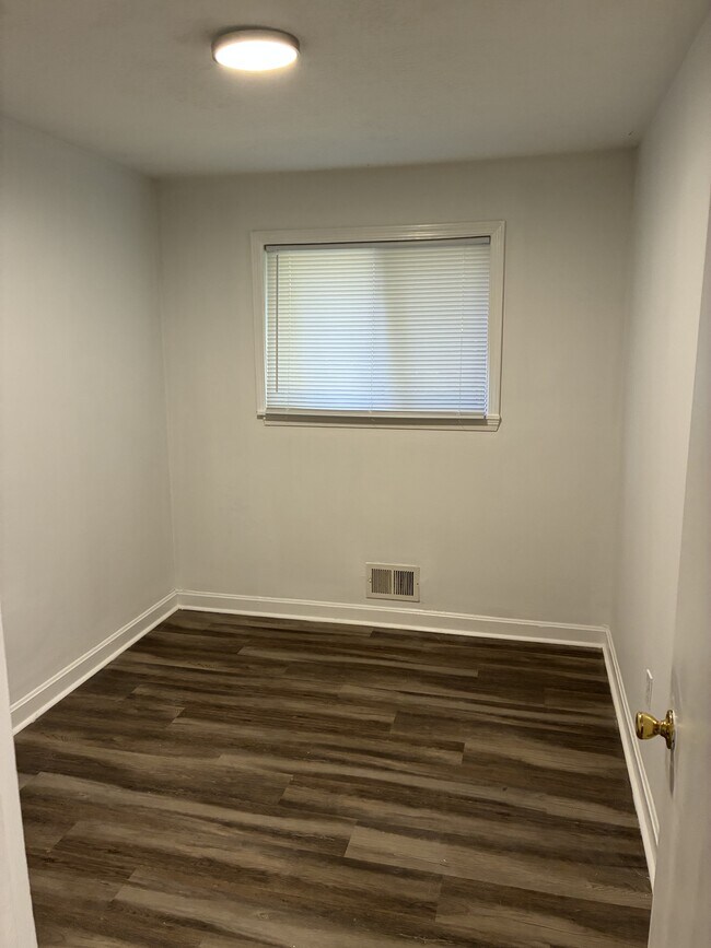 Building Photo - 116 S 45th St