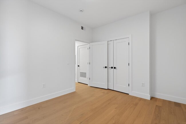 Building Photo - 160 Brunswick St