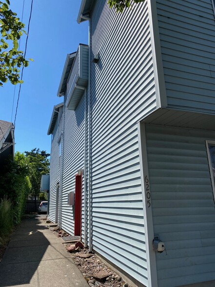 Building Photo - 6205 SE 92nd Ave