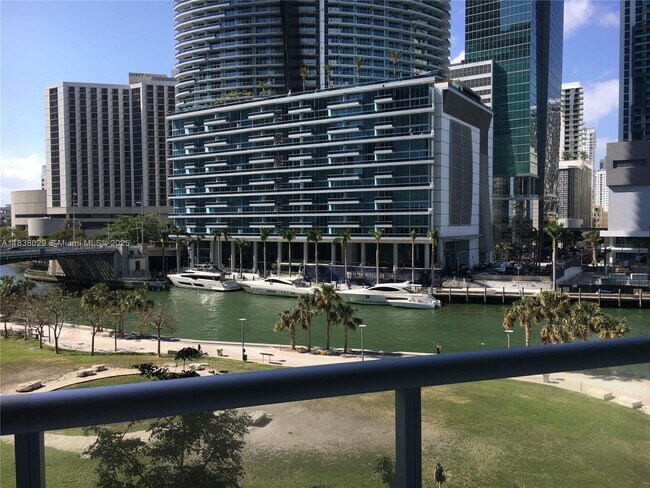 Building Photo - 465 Brickell Ave