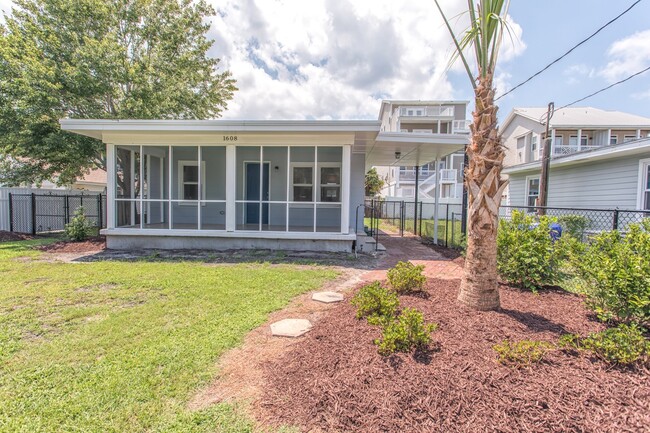 Building Photo - CAROLINA BEACH - Only 4 blocks to the beach!