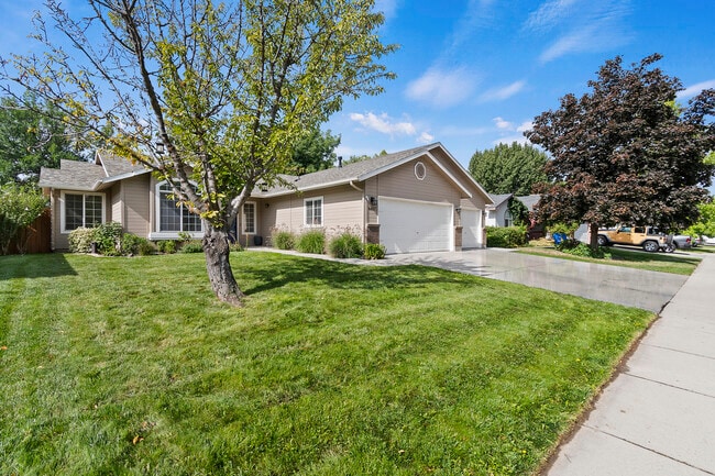 Building Photo - 4467 S Falconrest Way