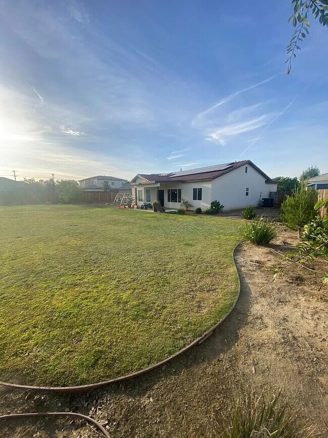 Building Photo - "Experience Spacious Living: 3-Bed Oasis with 4 Full & 5 Half Baths in Idyllwild!"