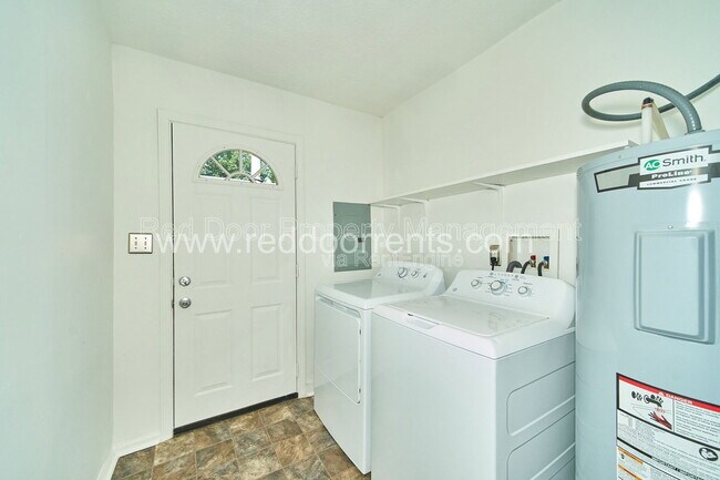 Building Photo - 5422 Greenfield Ave