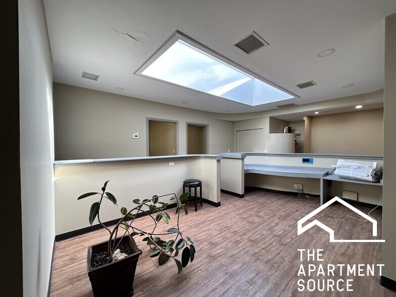 Building Photo - 4956 W Irving Park Rd