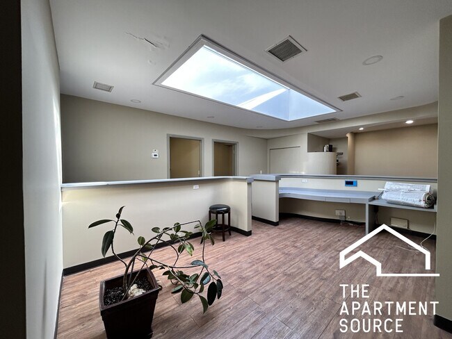 Building Photo - 4956 W Irving Park Rd