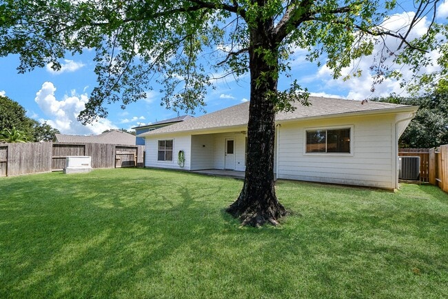 Building Photo - 835 Victoria Lakes Dr
