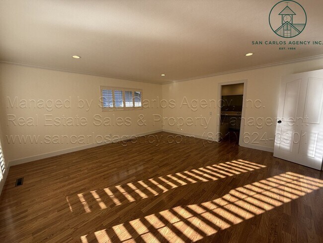 Building Photo - 7042 Valley Greens Cir