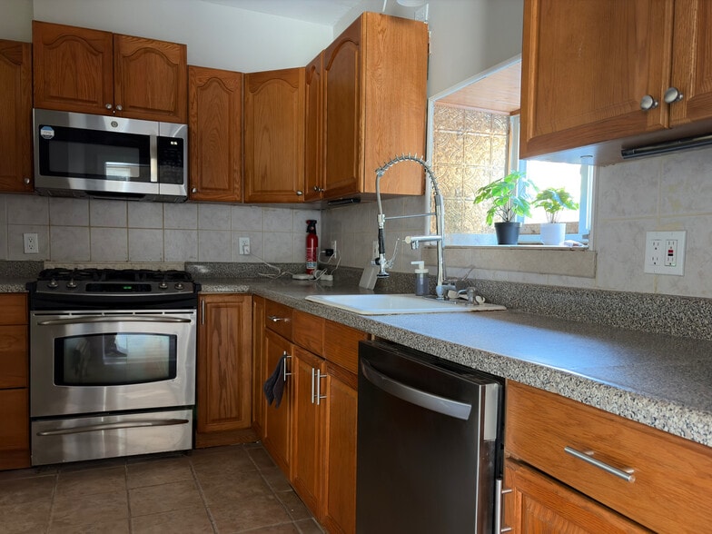 Building Photo - 4377 Pechin St