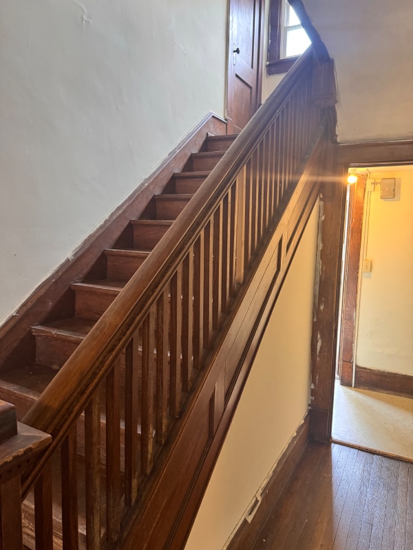 Building Photo - 727 W College Ave