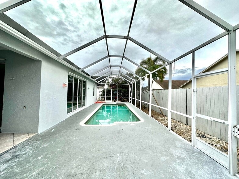 Building Photo - 1219 Baycourt Is