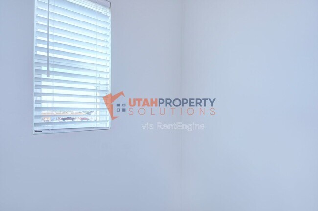 Building Photo - 967 W 540 S