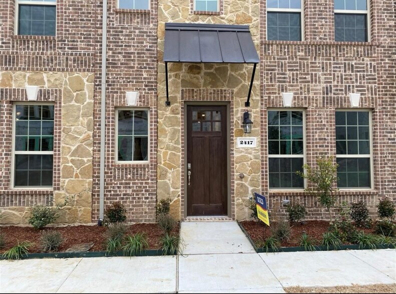 Building Photo - 2417 Siskiyou St